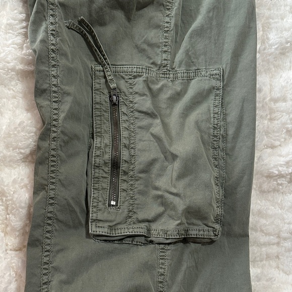 Hollister Olive Cargo Pants - Picture 3 of 5